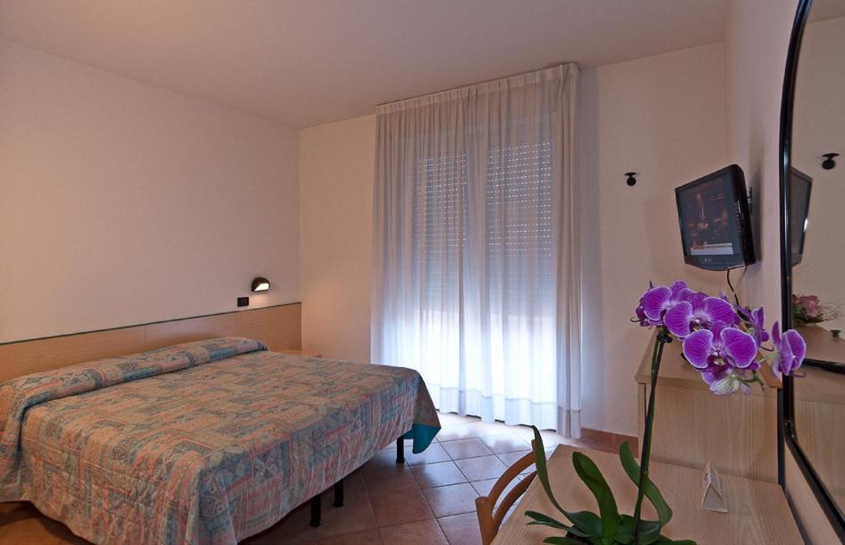 Hotel Prestige Lido di Camaiore Pokoj fotografie